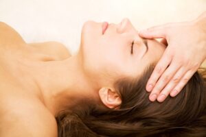 Applying reiki healing to client